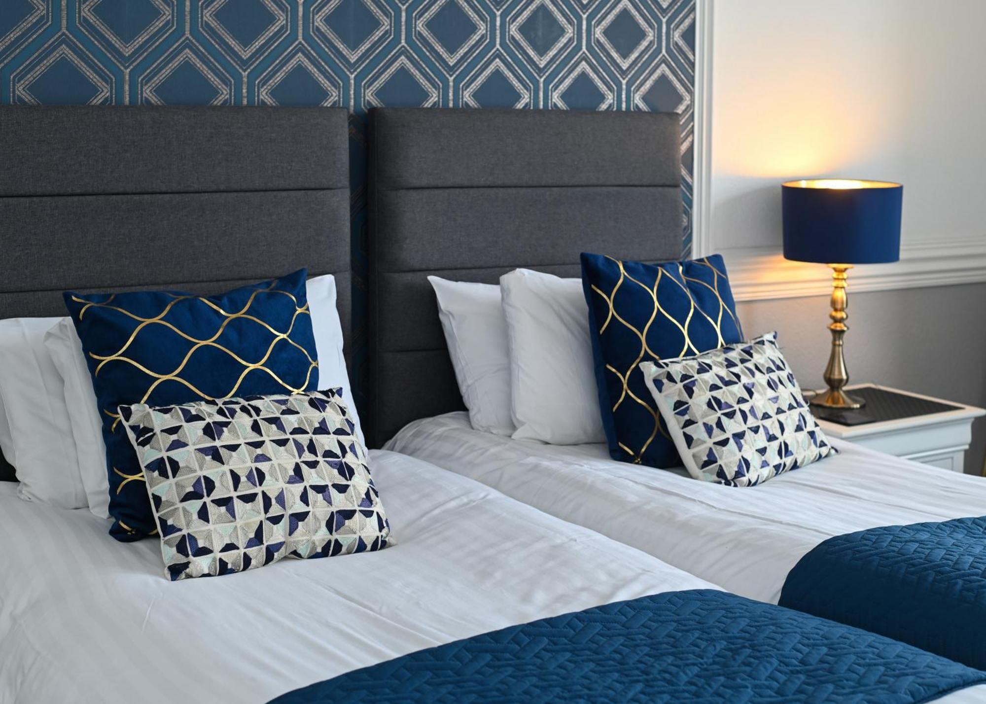 Mackays Hotel Oban Bagian luar foto